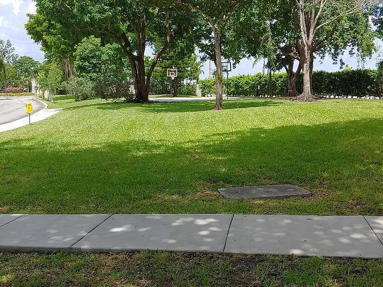 105 Lake Emerald Dr #406 — Photo 33