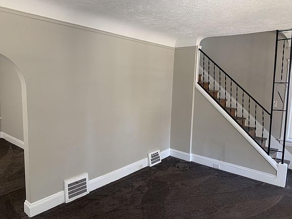 3rd image of 10811 Sprague Dr