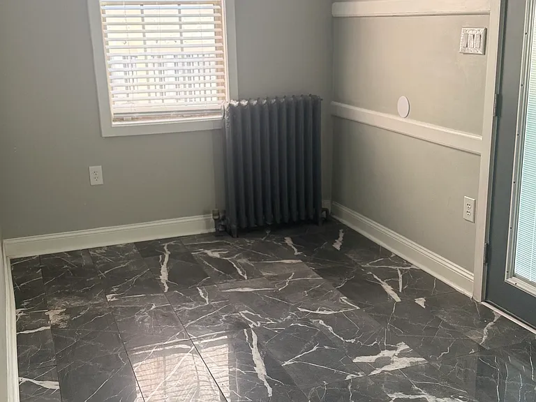 lower level bonus room