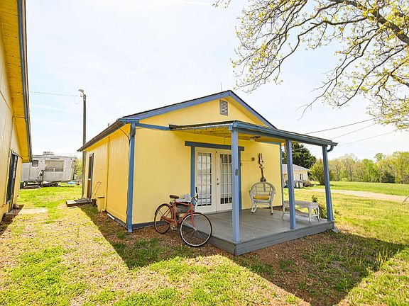 2nd image of 1119 Rowlett Trl