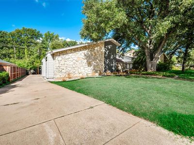 2320 Country Green Ln, Arlington, TX, 76011
