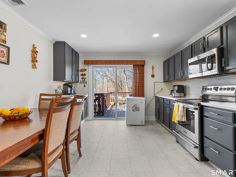 21 Hinman St #2 — Photo 3