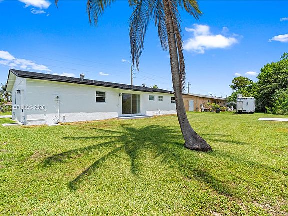 4th image of 26231 SW 127th Ave