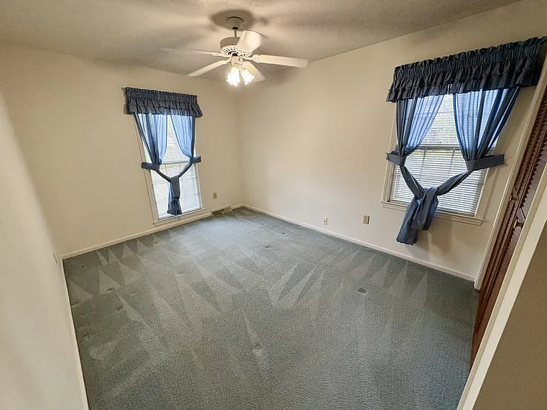 1003 Chambers Ln — Photo 24