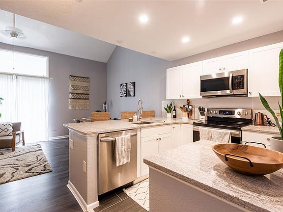 3rd image of 2643 ST JOSEPHS DRIVE W