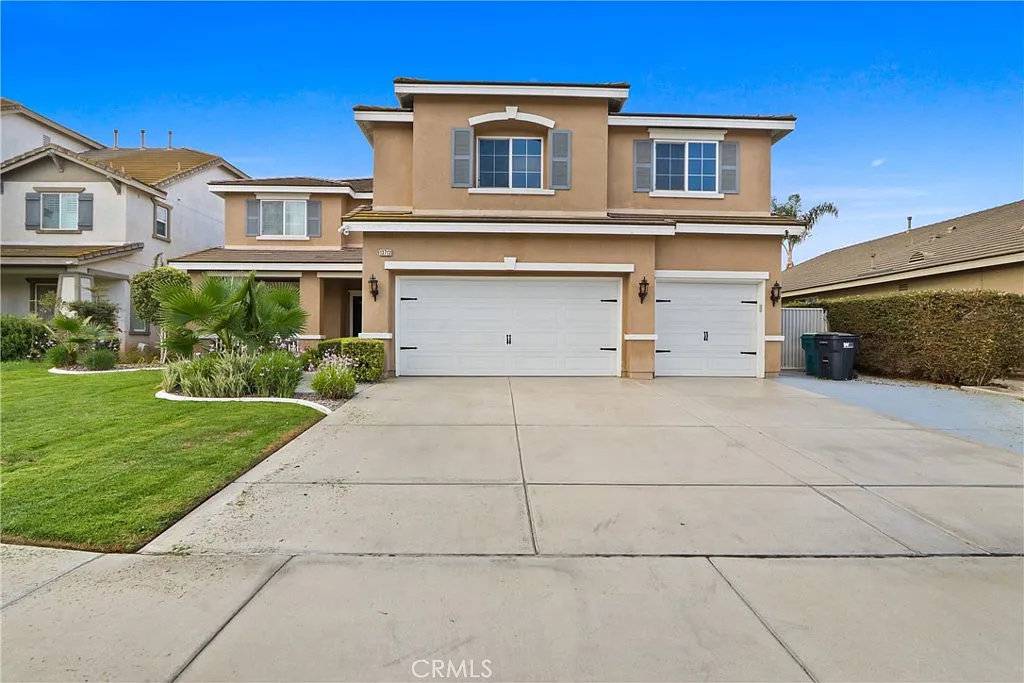 5 bed, 3.5 bath, 3849 sqft, $6,900 — Photo 1