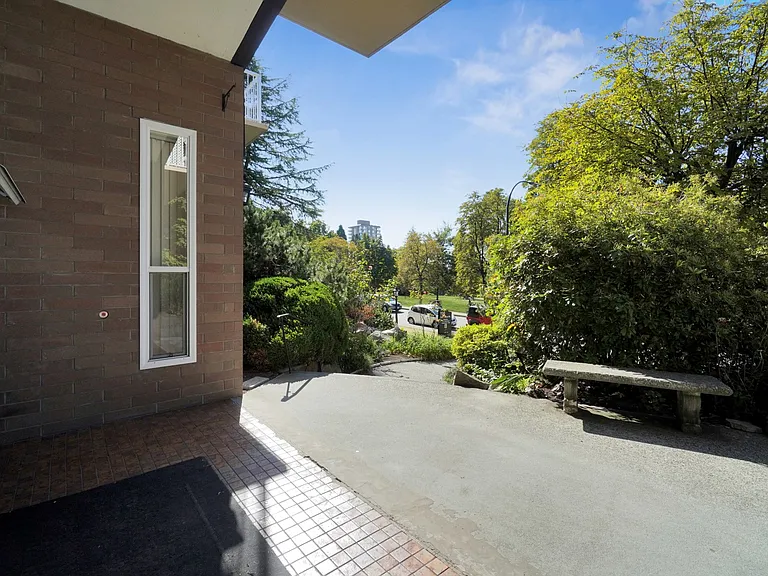 130 Keith Rd W — Photo 5