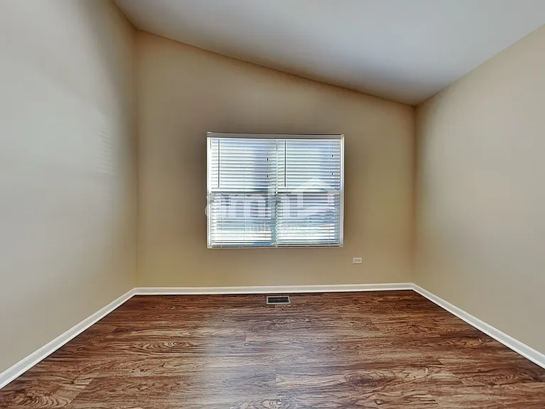 211 Gladys Ave — Photo 5