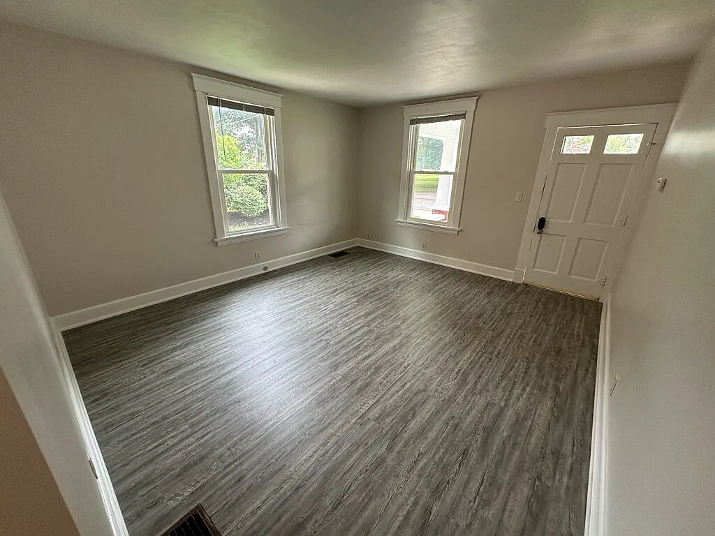 1716 Cedar Avenue — Photo 3