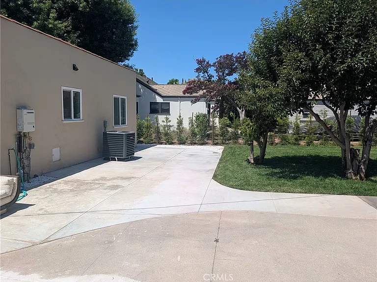 2609 Birch St — Photo 52