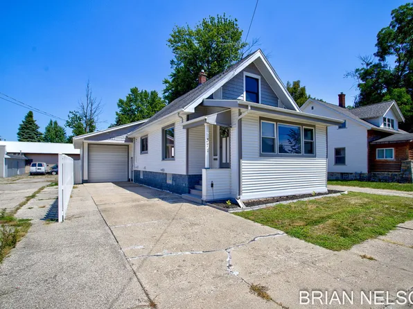 371 Lincoln St, Coopersville, MI 49404