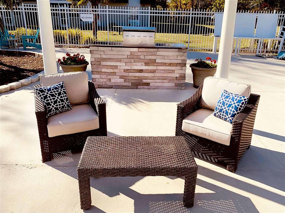 Poolside seating