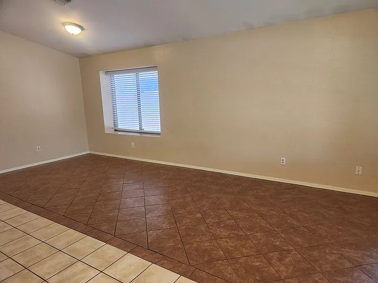 5511 S 15th Way — Photo 8