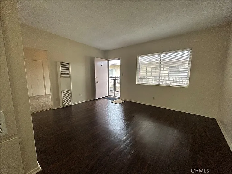 325 W Carson St #8 — Photo 3