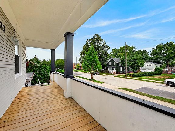 3rd image of 2423 Cleveland PLACE