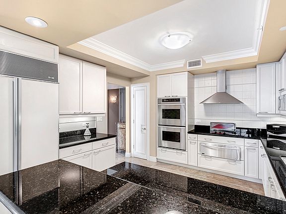 4th image of 3201 NE 183rd St APT 2307