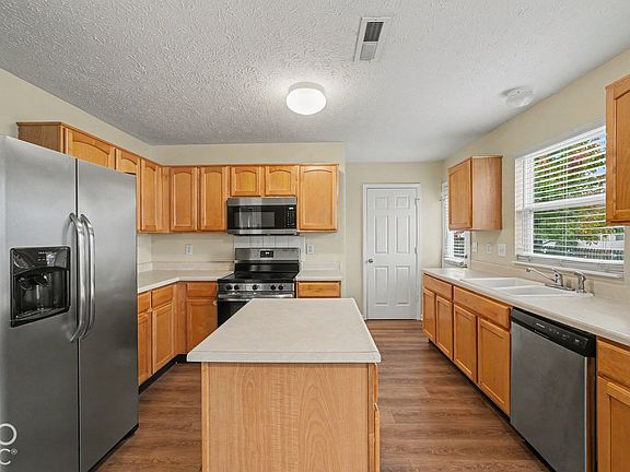 5th image of 12272 Carriage Stone Dr