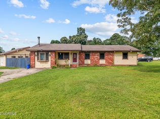 220 Sheffield Rd, Jacksonville, NC 28546