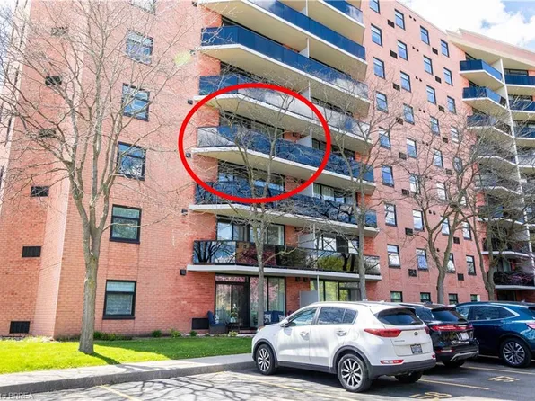 9 Bonheur Ct #401, Brantford, ON N3P 1Z5