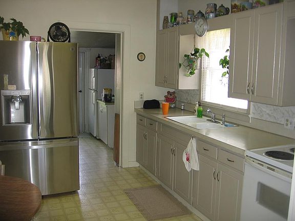 2nd image of 524 2nd Ave N