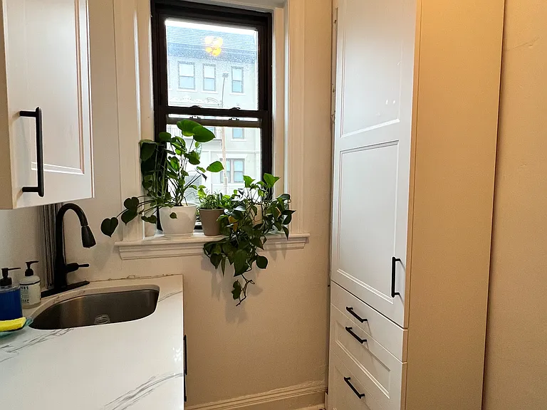 39 Glenville Ave #3 — Photo 2