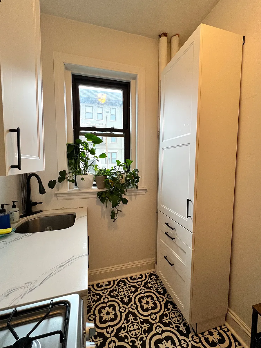 Building Photo - 39 Glenville Ave #3