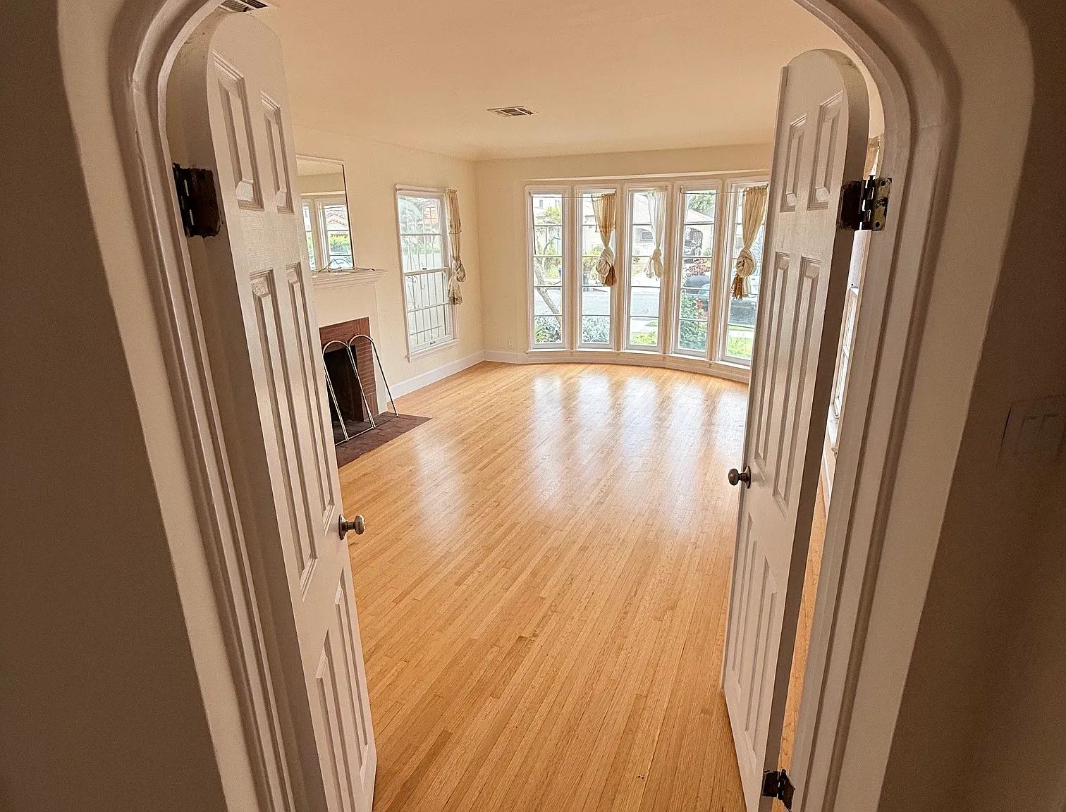 2 bed, 1.5 bath, 1313 sqft, $4,600 — Photo 2