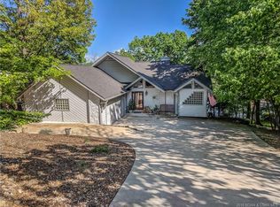1157 Anemone Rd, Lake Ozark, MO 65049