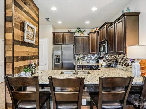 8881 Brown Pelican Cir, Navarre, FL 32566