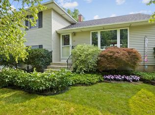 34 Brookville Dr, Tonawanda, NY 14150