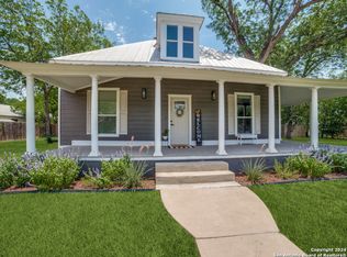 1106 N High St, Uvalde, TX 78801