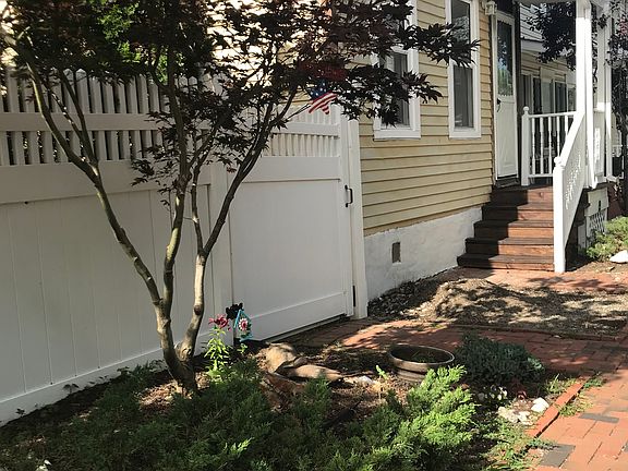 2nd image of 19 W Monroe St