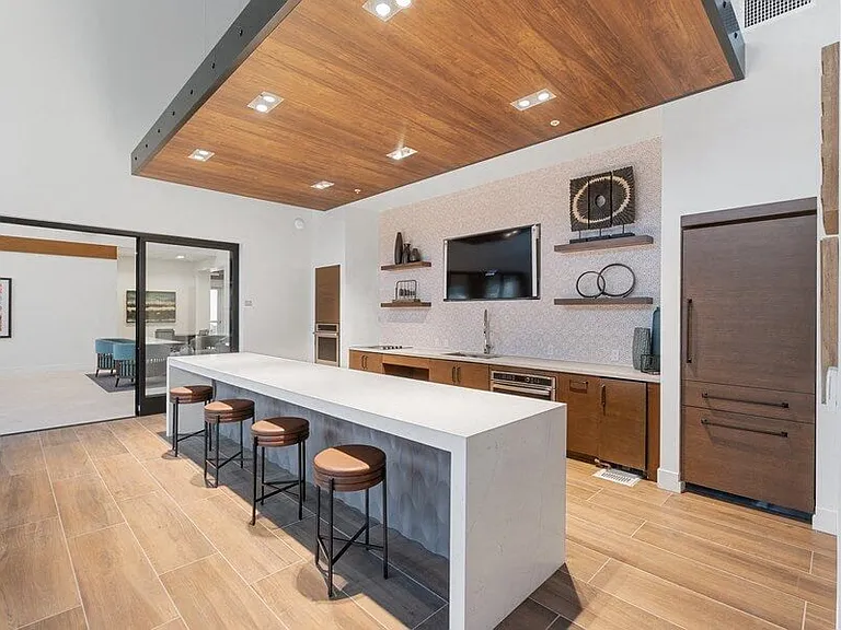 Vernola Marketplace Luxury Apartments — Photo 19