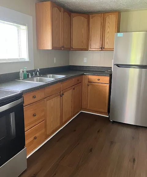 201 Rogers Cir — Photo 5