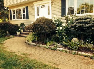 12 Juniper Ln, Brookfield, CT 06804