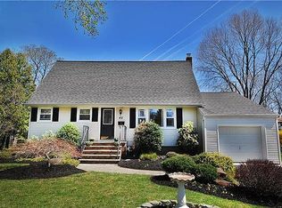 42 Payson Rd, Pequannock, NJ 07440