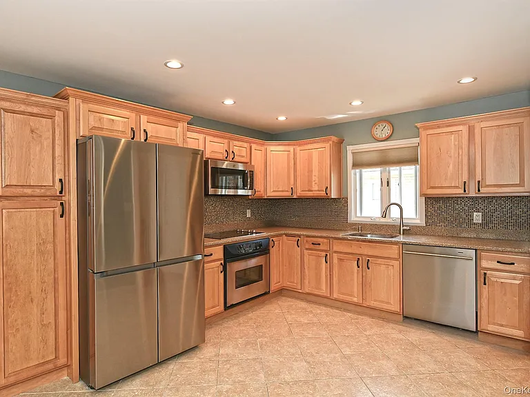 44 Derby Ave — Photo 6