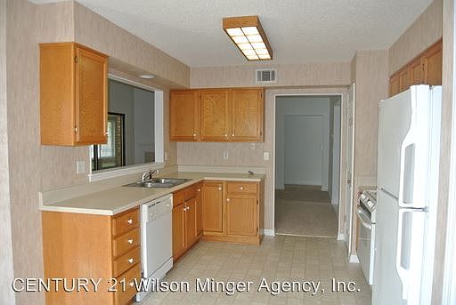5th image of 101 Poplar Pl