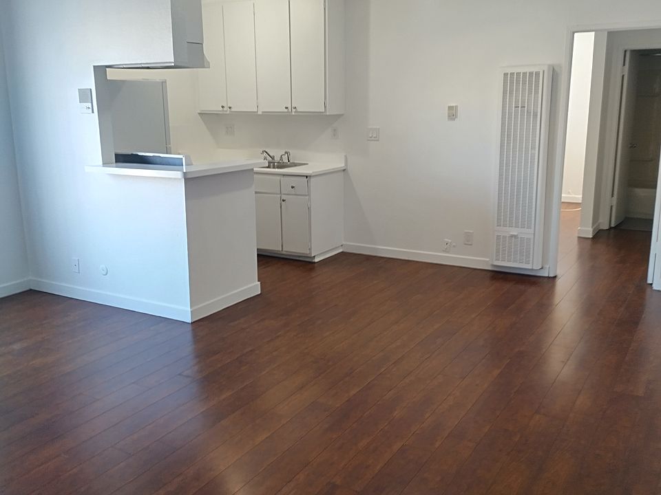1st image of 14424 S Budlong Ave #1B-1Ba