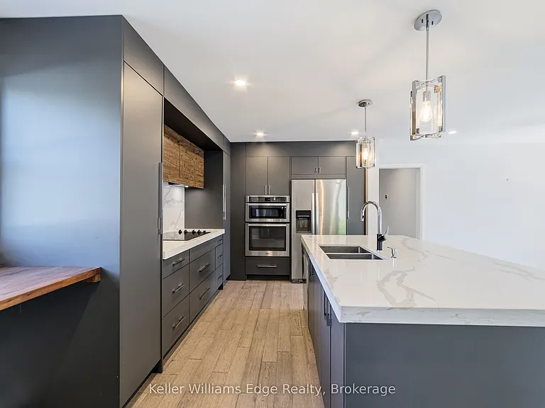 2300 Wagner Cres #UPPER — Photo 9