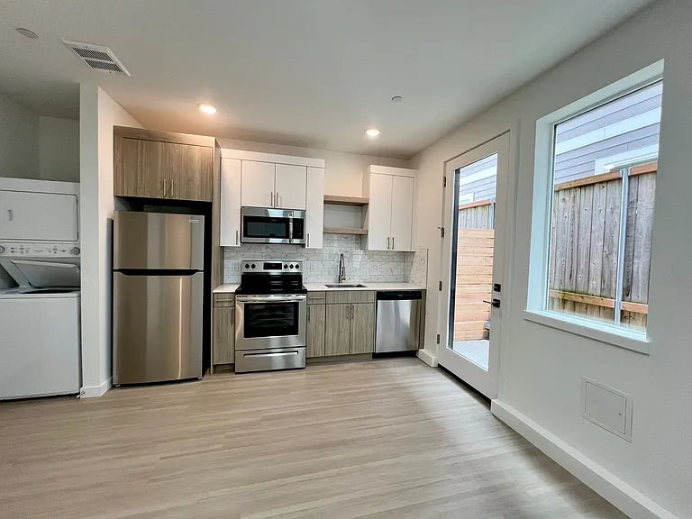 Greenwich Ave Apartments — Photo 6