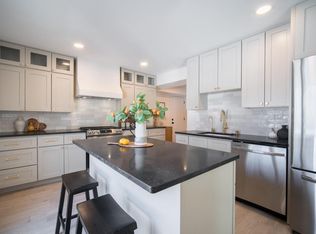 1850 Journeys Dr, Hartland, WI 53029