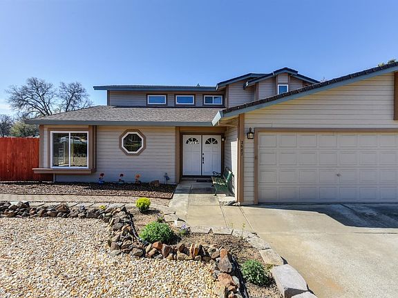 3rd image of 2687 Hillcrest Dr
