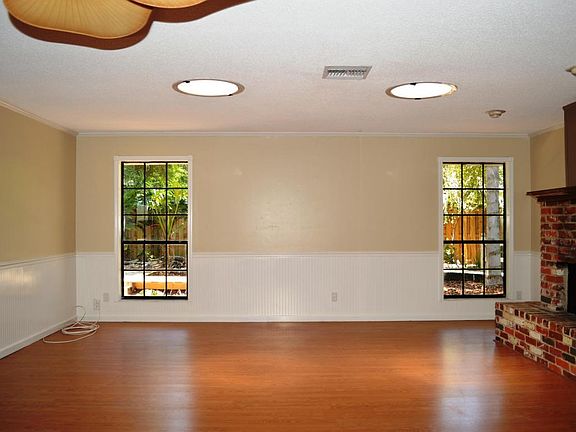 5th image of 1326 Oak Forest Dr