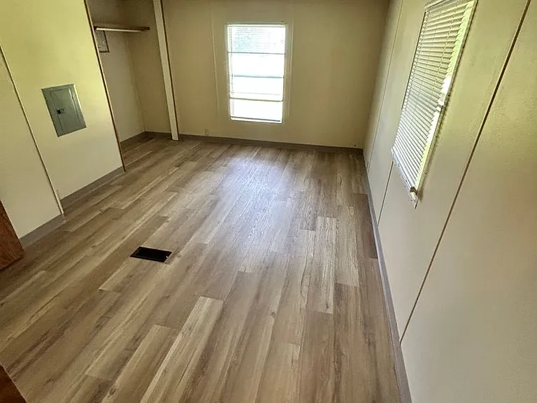 320 Thompson Rd — Photo 8