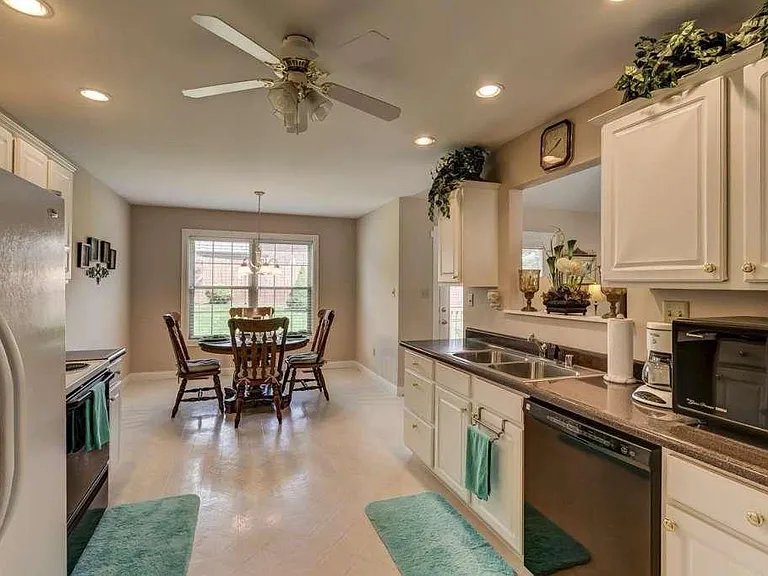 361 Reynolds Dr — Photo 6