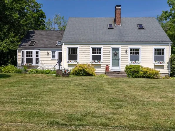 18 S Woodland Rd, Scituate, RI 02857