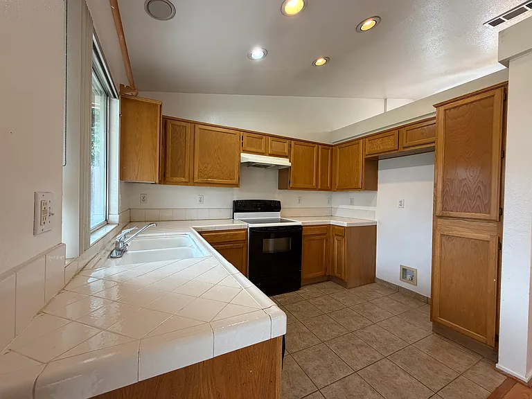 2350 E Fallbrook Ave #9 — Photo 9