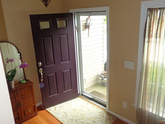 Front entrance foyer