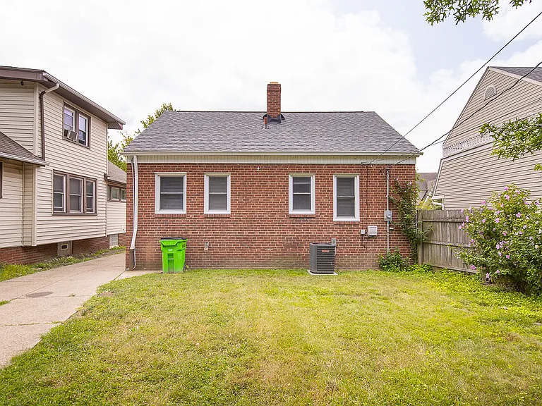 21871 Priday Ave — Photo 2